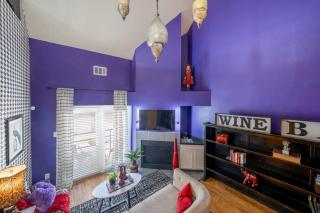 Stylish 3BR Loft in Austin with Balcony for 8 - 1