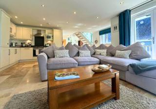 Trewhiddle Retreat V20 by Together Travel - Luxury 3-Bedroom Villa - 9