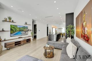 NEW Bali Resort Style Villa with Vast Pool & Jacuzzi and Outdoor Grilling - 3