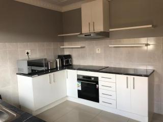 Fully Equipped 2 Bedroom, modern and secure - 4