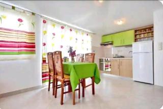 Family home away on the beach, free parking - 5