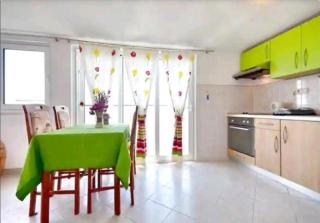 Family home away on the beach, free parking - 4