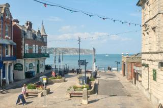 4 Bed - Sleeps 8 - Pool Table -Sea View - Parking - 4