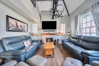 4 Bed - Sleeps 8 - Pool Table -Sea View - Parking - 1