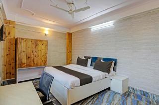Collection O Aditya Inn Sector 66 Noida Near Adarsh Pariksha Kendra - 8