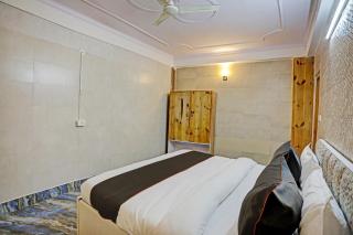 Collection O Aditya Inn Sector 66 Noida Near Adarsh Pariksha Kendra - 5