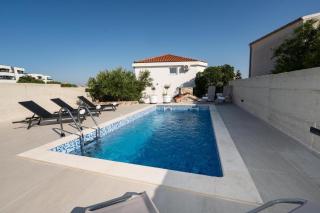 Tikas Blue - Luxe Pool Villa with Olive garden - 0