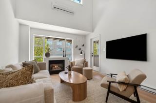 2BR & Loft Glacier Lodge, Upper Village Near Blackcomb Gondola, Private Balcony, Free Ski Valet - 0