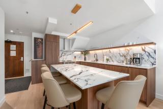 2BR & Loft Glacier Lodge, Upper Village Near Blackcomb Gondola, Private Balcony, Free Ski Valet - 8