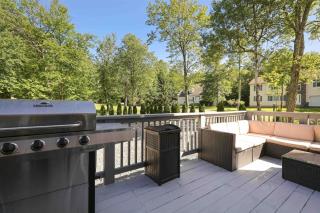 Spacious Modern Home in Heart of Poconos Camelback Lake - 7