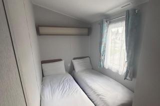Cabin Sleeps 8 - Free Parking Patio Pool - 9