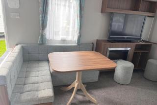 Cabin Sleeps 8 - Free Parking Patio Pool - 7