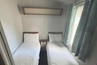 Cabin Sleeps 8 - Free Parking Patio Pool - 5