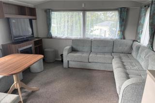 Cabin Sleeps 8 - Free Parking Patio Pool - 3
