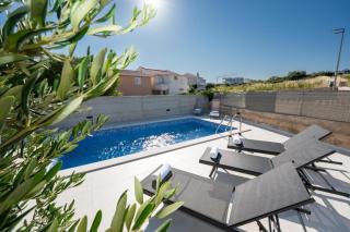 Tikas Blue - Luxe Pool Villa with Olive garden - 5