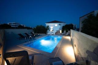 Tikas Blue - Luxe Pool Villa with Olive garden - 4