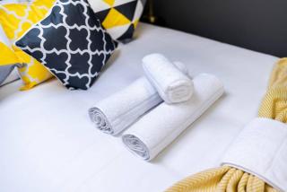 Quiet Top-Floor Retreat -Modern Studio for 2 - Islington - 9