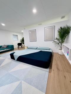 Tropical Luxe Villa-Near Airport, Minutes to Lido key beach, Downtown and Dining - 1