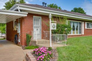 Mid-Century 1950s Home W/ Carport Near Route 66 - 9