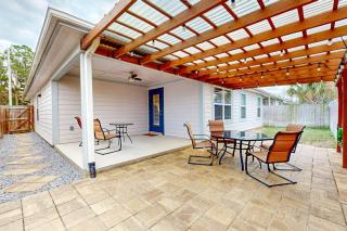 Brightly updated home near the sound with large patio chefs kitchen & WD - 9