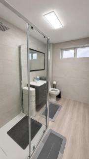 City Escape Free Parking Decking Sleeps 6 - 5