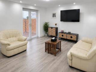 City Escape Free Parking Decking Sleeps 6 - 3