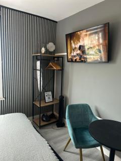 Islington Studio for 2 - Private Bath & Smart TV - 7