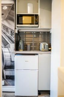 Solo Executive Studio - Dedicated Desk & Smart TV - Islington - 1