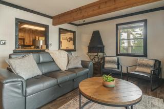 Private Hot Tub & Dock: Lakefront Grove Retreat! - 4