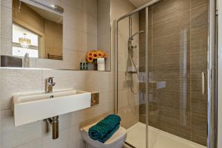 Ocean View Contemporary 2-Bed Sea View Apartment Southbourne Beach - 2