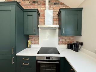 Coastal Luxury Apt - Walk to Beach - 2BR - Sleeps 6 - 3
