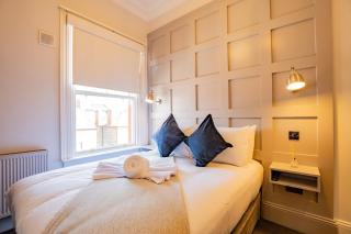 Contemporary Suite, Comfort-Relax and Unwind - 2