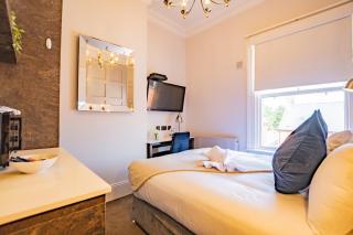 Contemporary Suite, Comfort-Relax and Unwind - 7