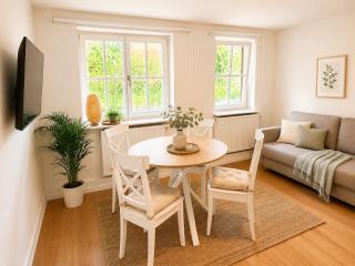 Modernes CHIEMSEE APARTMENT - ruhig, zentral und naturnah - 0