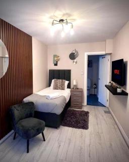 Modern 5 bed house In Solihull, Close to the NEC, Airport and Solihull Town - Parking - 9