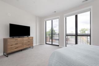 Golden View 3BD 25BA Balcony - 2