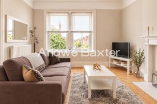 Charming 2BR Streatham Stay Near Station & Common - 0