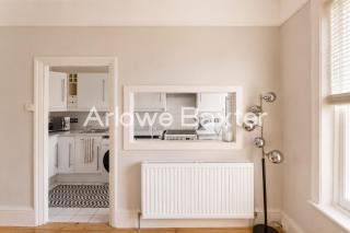 Charming 2BR Streatham Stay Near Station & Common - 3