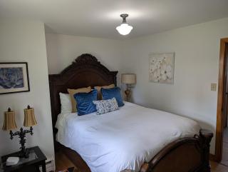 Quiet 4 bedroom home in Bedford near parks & shops - 9