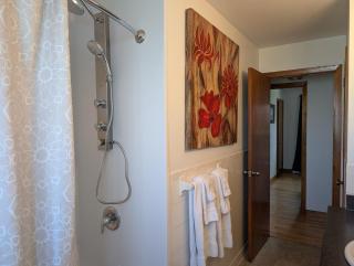 Quiet 4 bedroom home in Bedford near parks & shops - 8