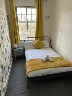 Urban Escape - Stylish 3Bedroom in Watford Center - 6
