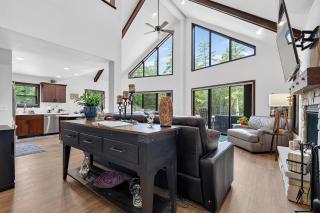 Dog Friendly home in Baileys Harbor near Cana Island Lighthouse - 4