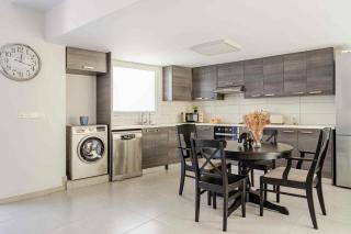 Luxury Designer Loft in the Heart of Limassol - 6