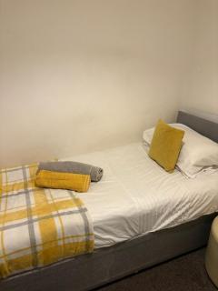 Budget Friendly Large 4 BR House, Parking,Close to City,Sleeps 9 - 2