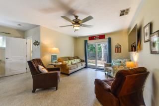 Walk to Park & Pool: Sarasota Family Home w/ Yard - 5