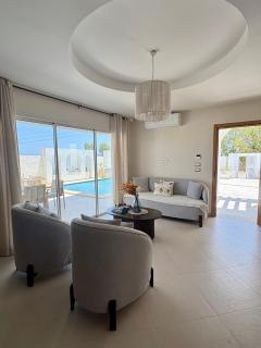 Sea-View Villa with Pool & Spa - 7