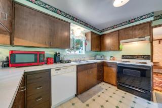 Private Yard & Patio! Pet-Friendly Lynnwood Home - 1