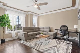 Edmonton 5BR Home in Albany – 2 Living Rooms, Fireplace, Central AC, Sleeps 13 - 6