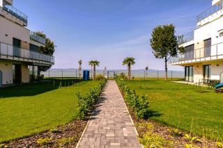 Balaton Bliss Lakefront Apartment - 9