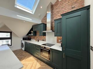 Luxury Penthouse - Skylights & Views -3BR - Sleeps 8 - 8